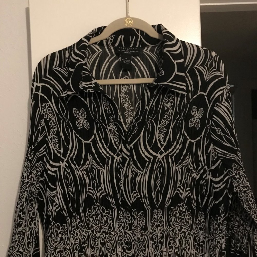 Separates by new york city design company WOMAN , 3X, black and white tunic.